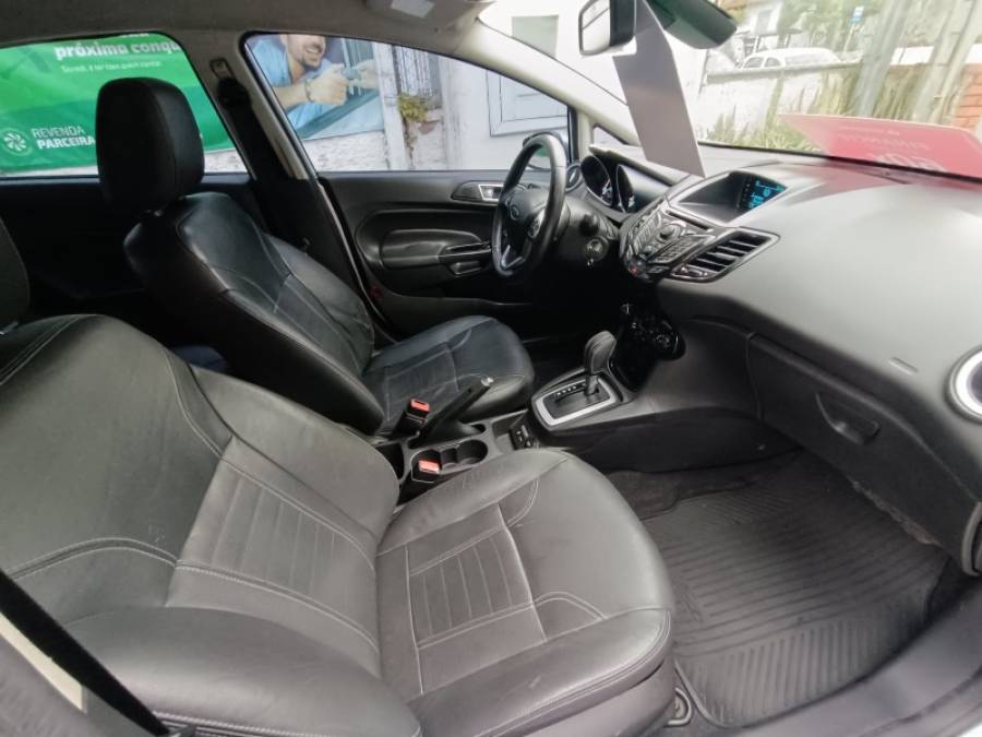 FORD - FIESTA - 2014/2015 - Prata - R$ 51.900,00