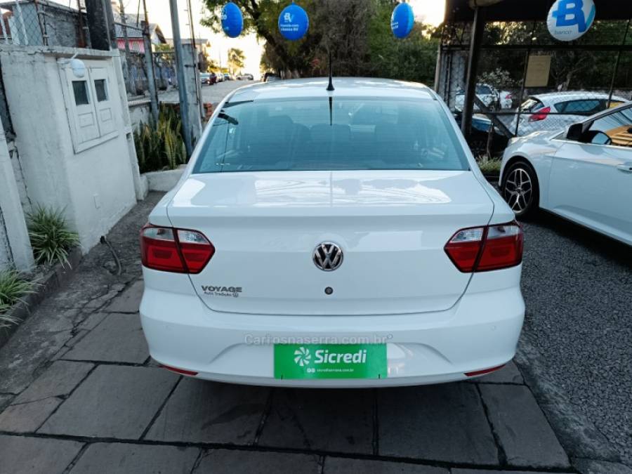 VOLKSWAGEN - VOYAGE - 2021/2022 - Branca - R$ 55.900,00