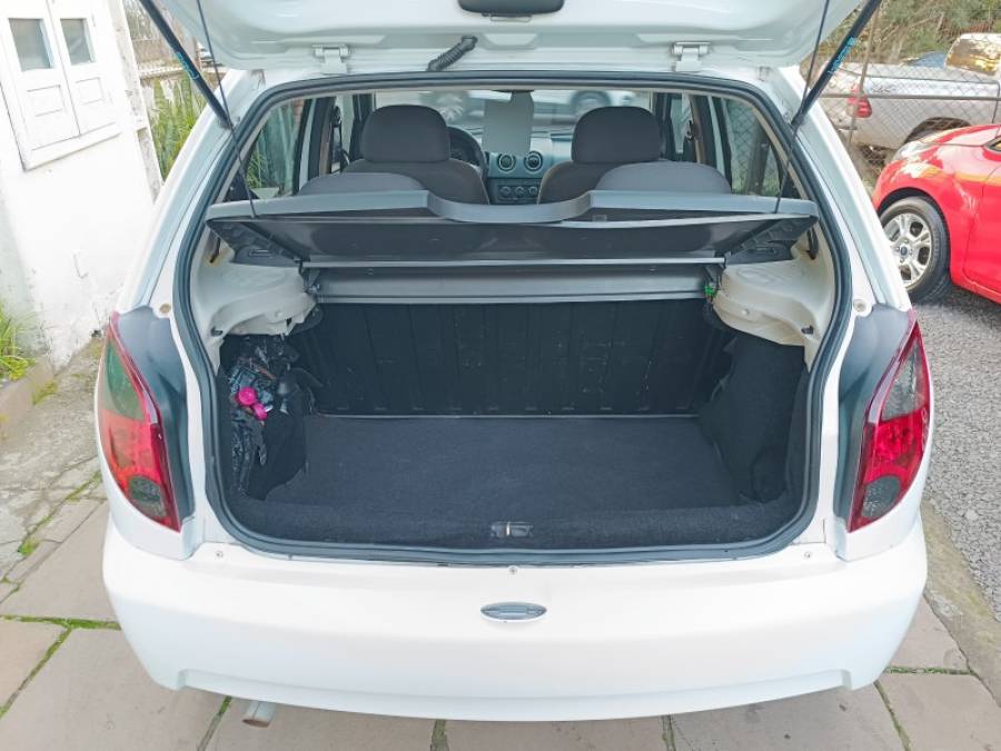 CHEVROLET - CELTA - 2012/2012 - Branca - R$ 33.900,00