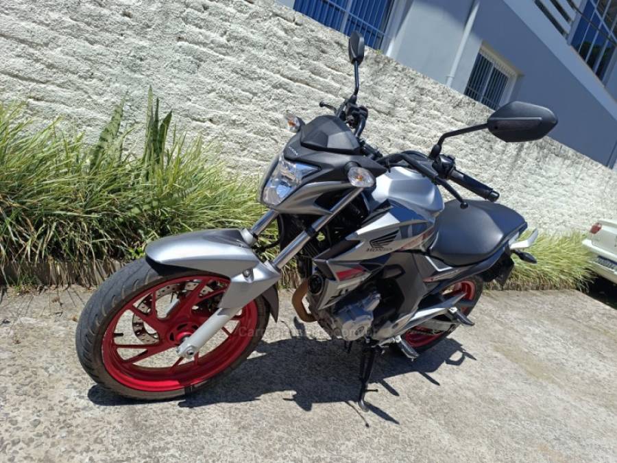 HONDA - CB 250F TWISTER - 2017/2018 - Prata - R$ 17.500,00