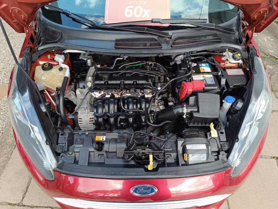 FORD - FIESTA - 2016/2017 - Vinho - R$ 56.900,00