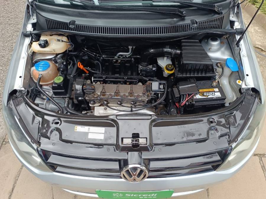 VOLKSWAGEN - FOX - 2013/2014 - Prata - R$ 46.900,00