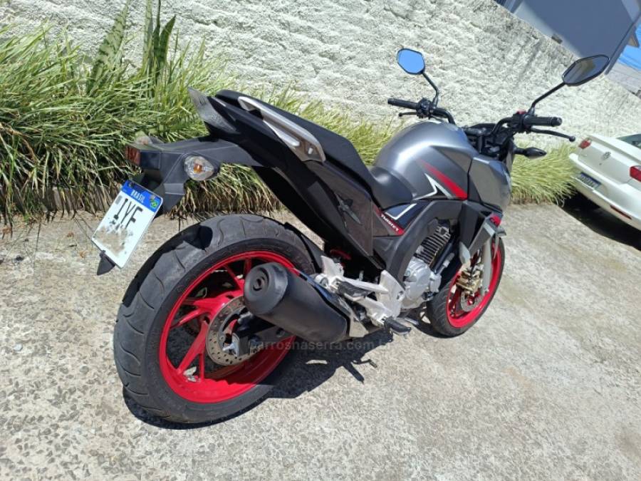 HONDA - CB 250F TWISTER - 2017/2018 - Prata - R$ 17.500,00