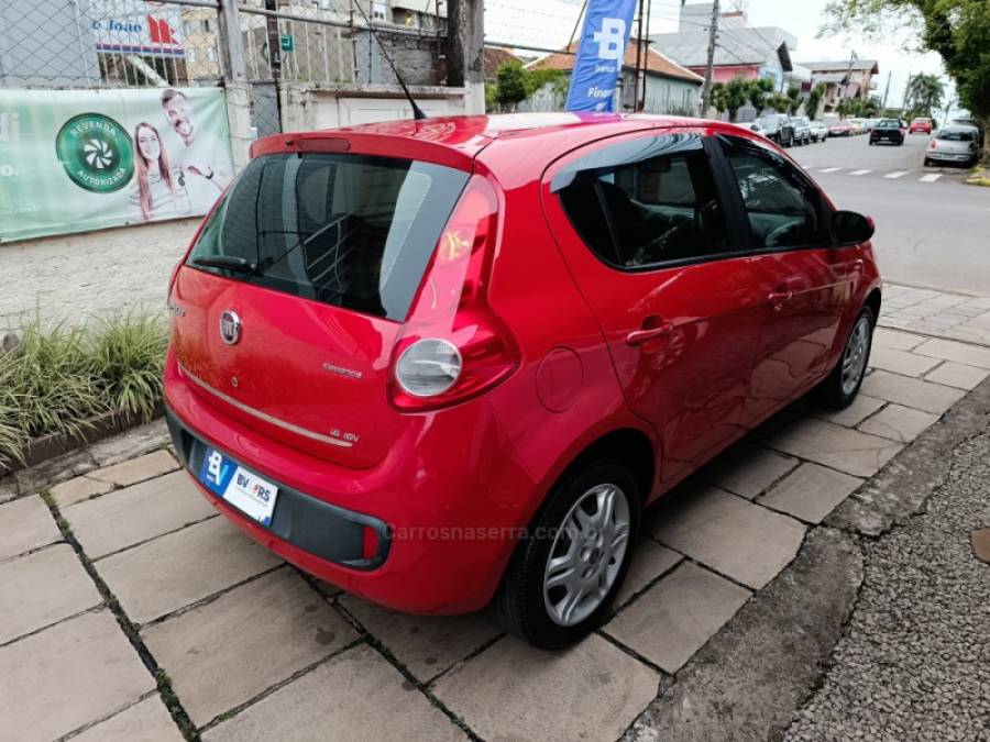 FIAT - PALIO - 2013/2014 - Vermelha - R$ 35.900,00