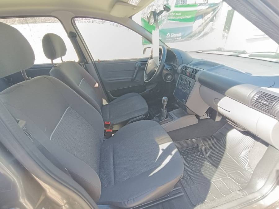 CHEVROLET - CLASSIC - 2013/2014 - Cinza - R$ 33.900,00