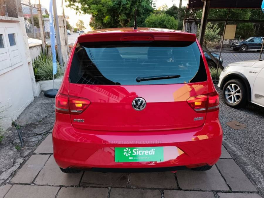 VOLKSWAGEN - FOX - 2014/2015 - Vermelha - R$ 46.900,00