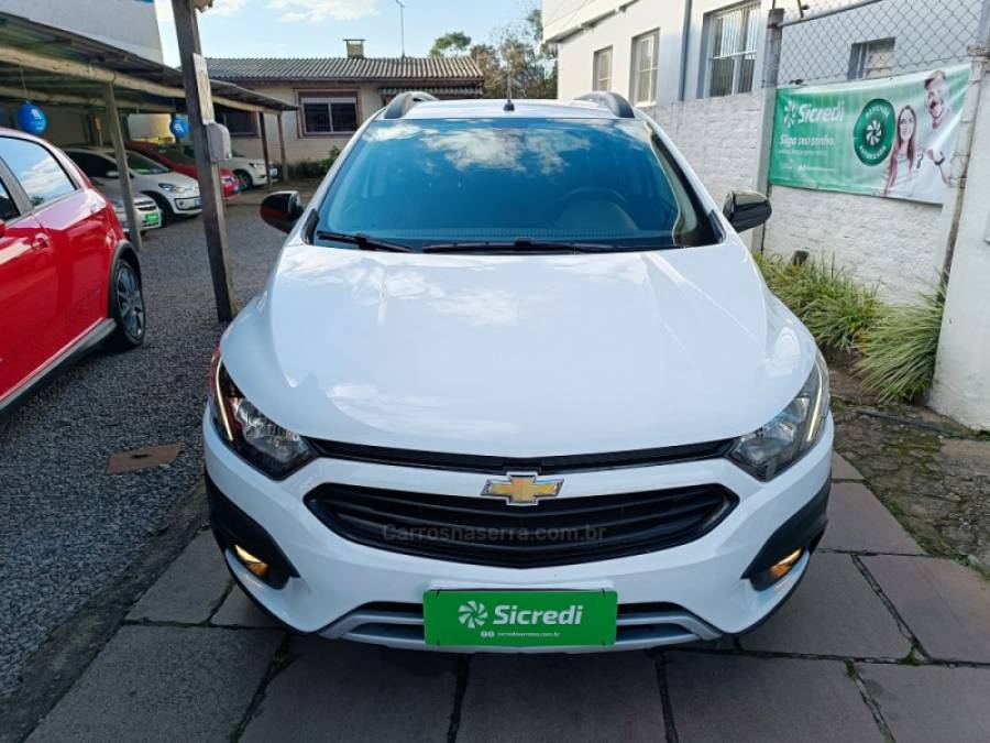 CHEVROLET - ONIX - 2018/2019 - Branca - R$ 69.900,00