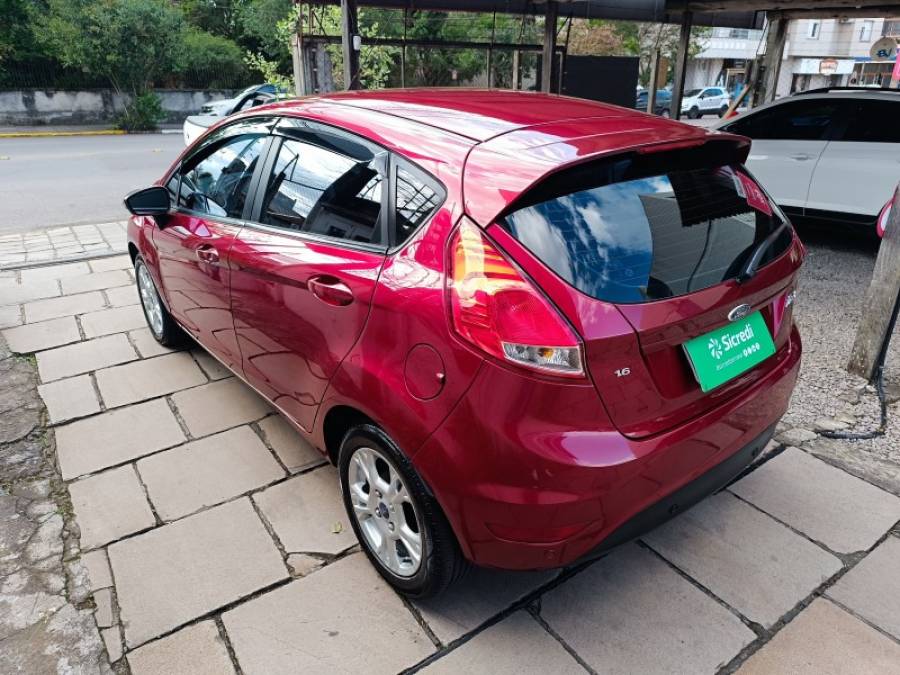 FORD - FIESTA - 2016/2017 - Vinho - R$ 54.900,00