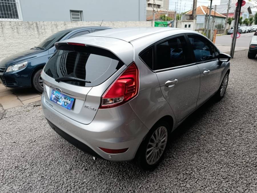 FORD - FIESTA - 2014/2015 - Prata - R$ 51.900,00