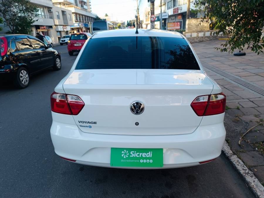VOLKSWAGEN - VOYAGE - 2016/2017 - Branca - R$ 46.900,00
