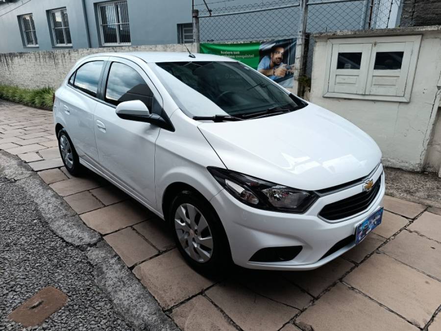 CHEVROLET - ONIX - 2017/2018 - Branca - R$ 64.900,00