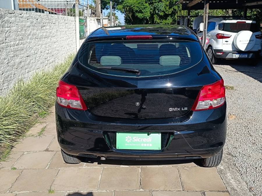 CHEVROLET - ONIX - 2014/2014 - Preta - R$ 39.900,00