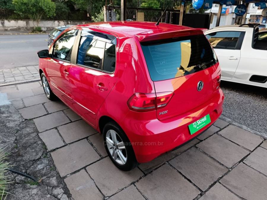 VOLKSWAGEN - FOX - 2014/2015 - Vermelha - R$ 46.900,00