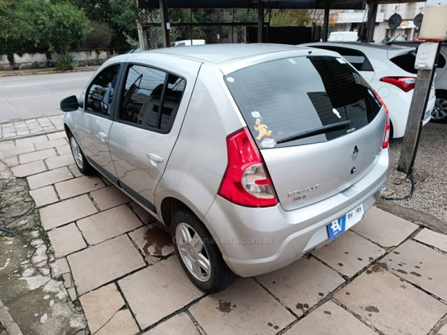 RENAULT - SANDERO - 2010/2011 - Prata - R$ 33.900,00