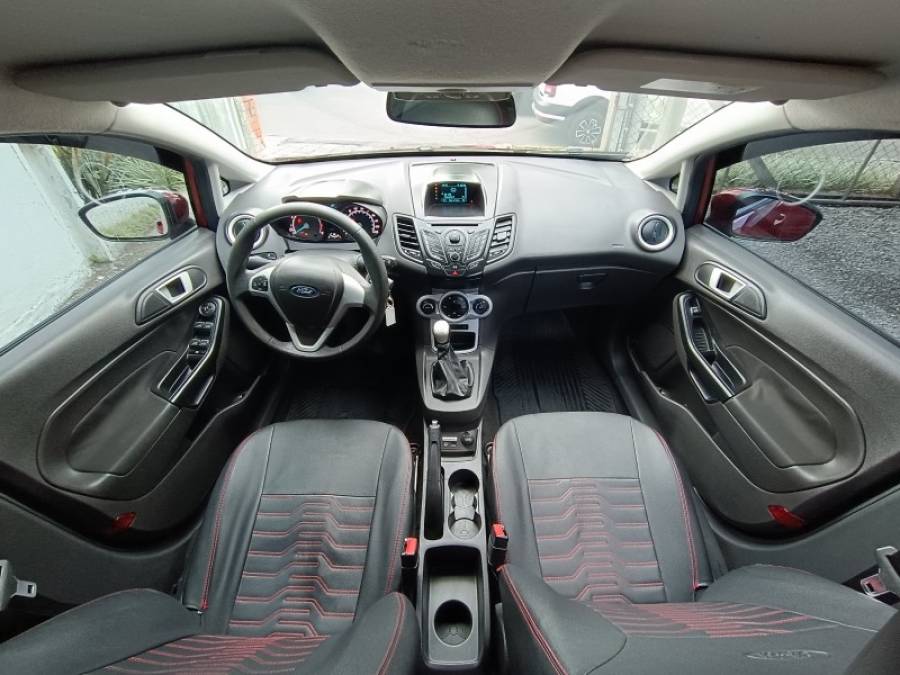 FORD - FIESTA - 2016/2017 - Vinho - R$ 56.900,00
