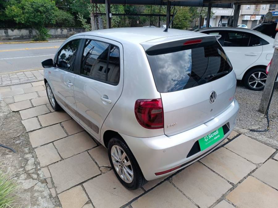 VOLKSWAGEN - FOX - 2013/2014 - Prata - R$ 45.900,00