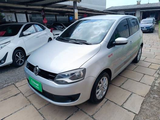 VOLKSWAGEN - FOX - 2013/2014 - Prata - R$ 45.900,00