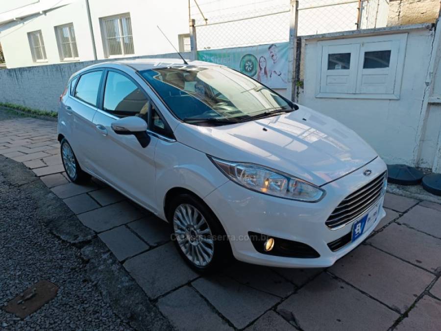 FORD - FIESTA - 2014/2015 - Branca - R$ 54.900,00