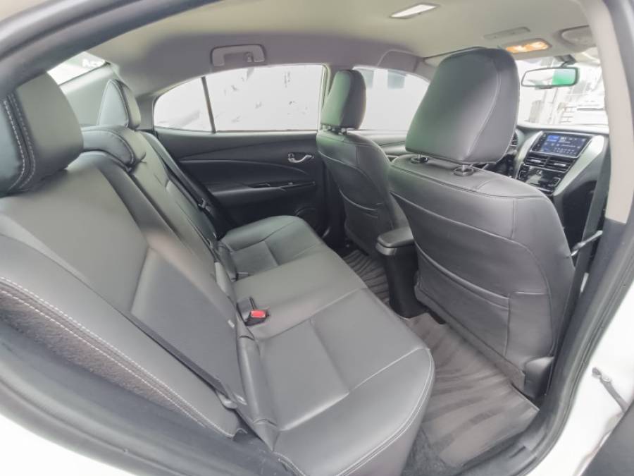 TOYOTA - YARIS - 2020/2021 - Branca - R$ 85.900,00