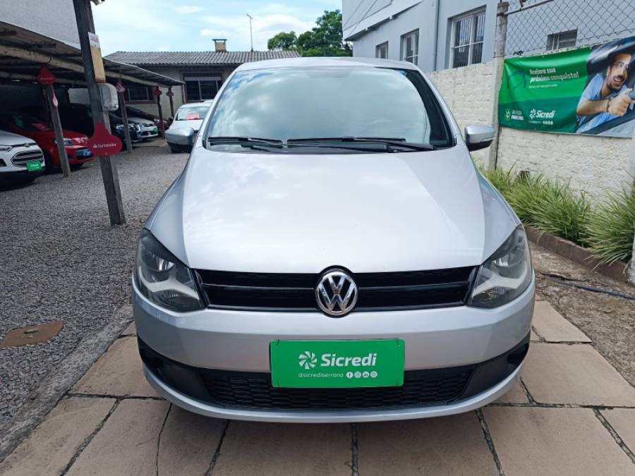 VOLKSWAGEN - FOX - 2013/2014 - Prata - R$ 45.900,00