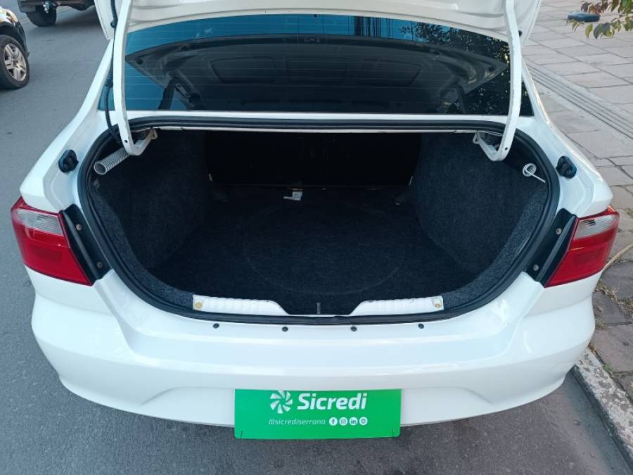 VOLKSWAGEN - VOYAGE - 2016/2017 - Branca - R$ 46.900,00