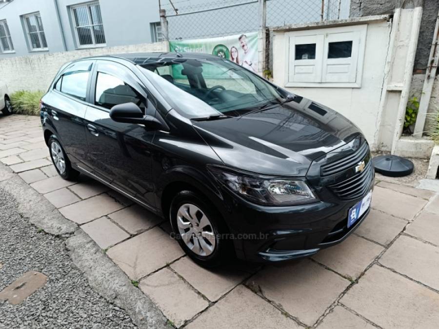 CHEVROLET - ONIX - 2018/2019 - Cinza - R$ 52.900,00