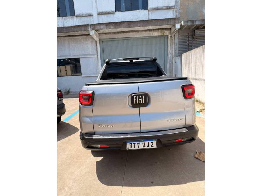 FIAT - TORO - 2022/2022 - Prata - R$ 102.000,00