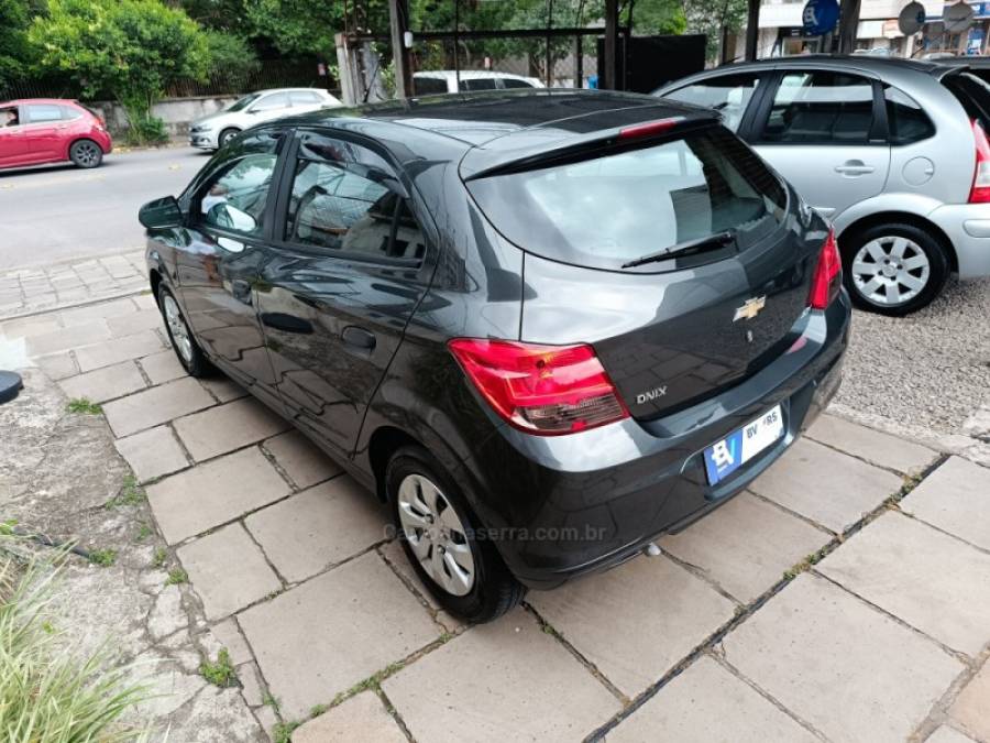 CHEVROLET - ONIX - 2018/2019 - Cinza - R$ 52.900,00