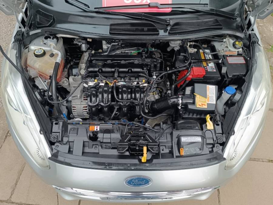 FORD - FIESTA - 2014/2015 - Prata - R$ 51.900,00