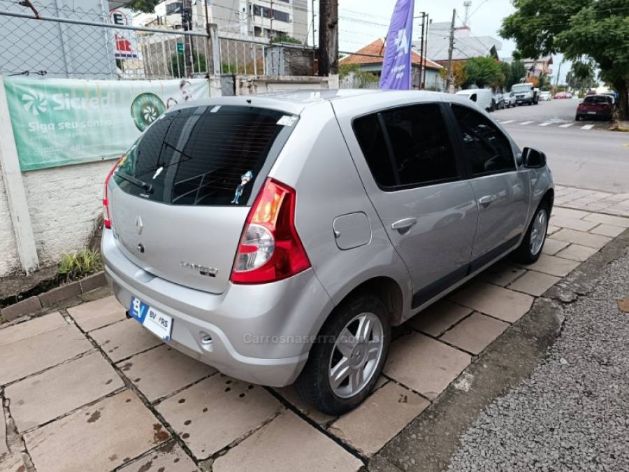 RENAULT - SANDERO - 2010/2011 - Prata - R$ 33.900,00