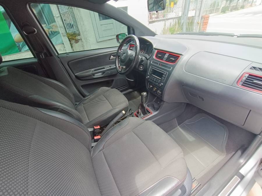 VOLKSWAGEN - FOX - 2013/2014 - Prata - R$ 45.900,00