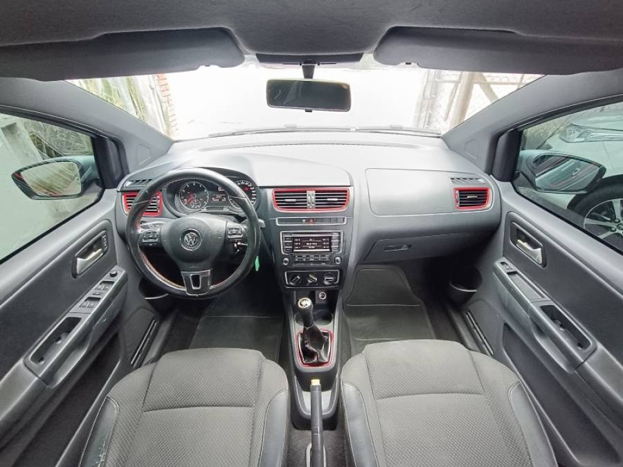 VOLKSWAGEN - FOX - 2013/2014 - Prata - R$ 46.900,00
