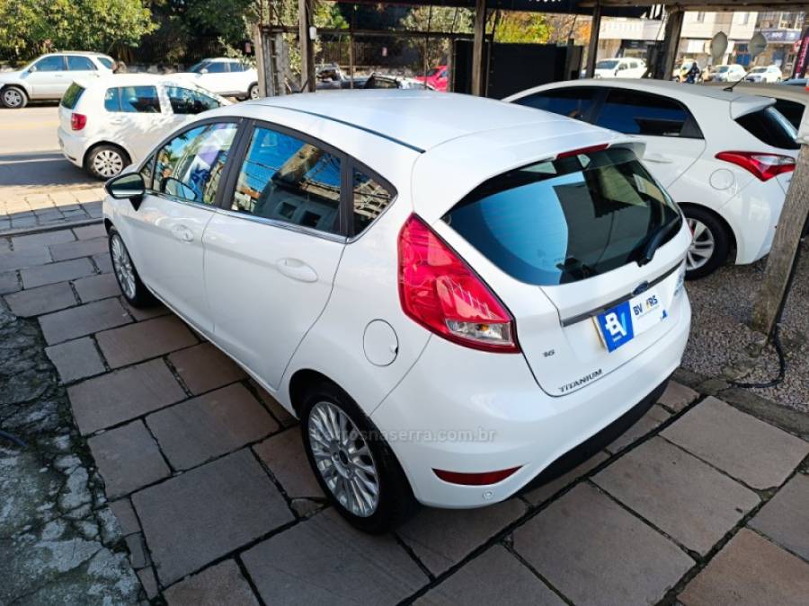 FORD - FIESTA - 2014/2015 - Branca - R$ 54.900,00