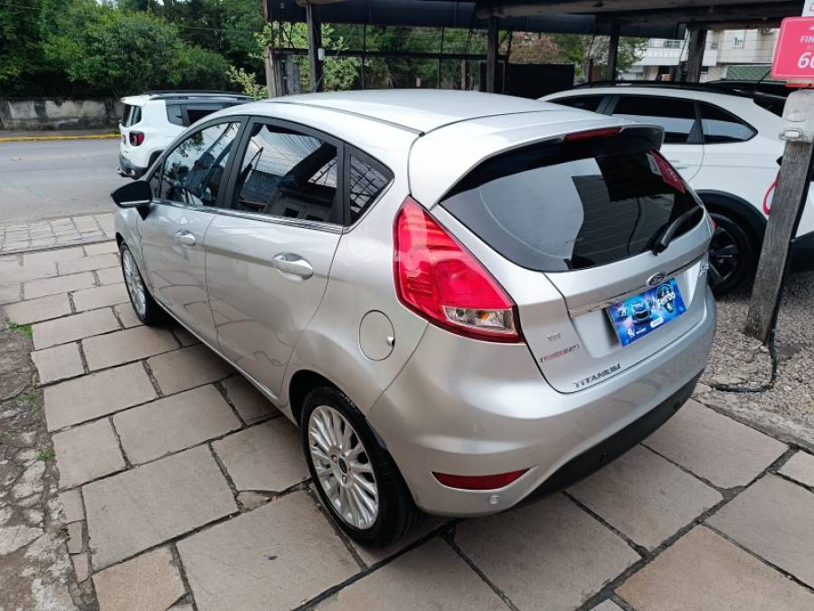 FORD - FIESTA - 2014/2015 - Prata - R$ 49.900,00