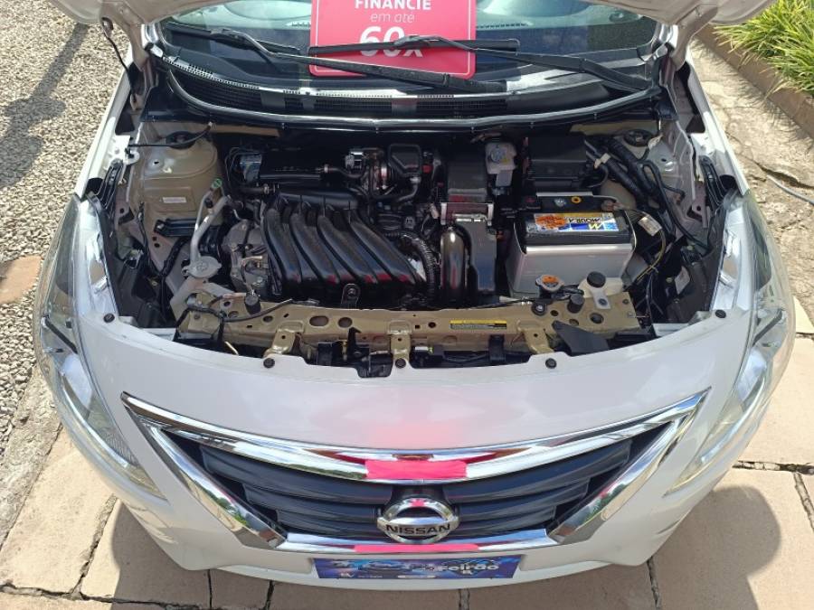 NISSAN - VERSA - 2015/2016 - Branca - R$ 52.900,00