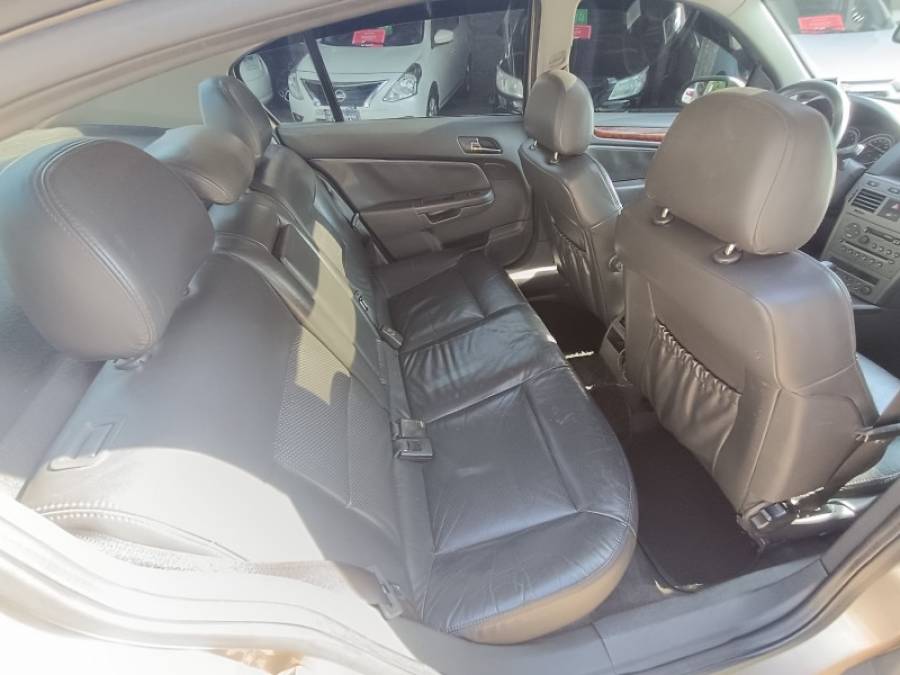 CHEVROLET - VECTRA - 2005/2006 - Dourada - R$ 39.500,00