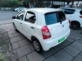 TOYOTA - ETIOS - 2013/2013 - Branca - R$ 38.900,00