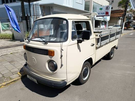 VOLKSWAGEN - KOMBI - 1995/1995 - Bege - R$ 38.000,00