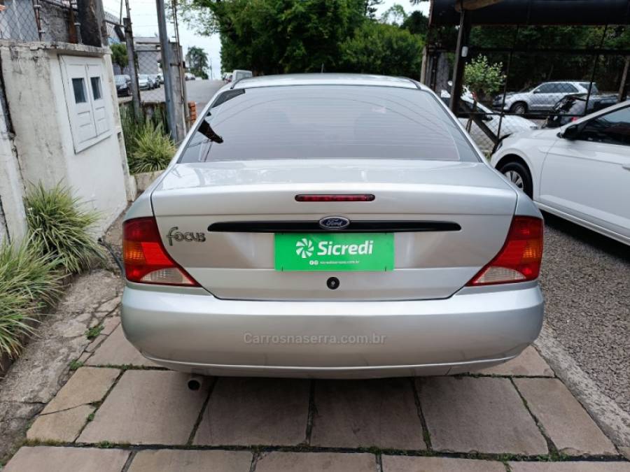 FORD - FOCUS - 2003/2003 - Prata - R$ 19.900,00