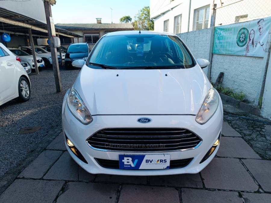 FORD - FIESTA - 2014/2015 - Branca - R$ 54.900,00