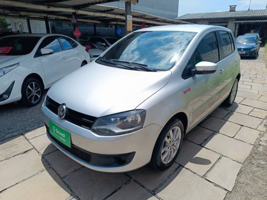 VOLKSWAGEN - FOX - 2013/2014 - Prata - R$ 46.900,00