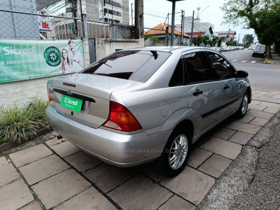 FORD - FOCUS - 2003/2003 - Prata - R$ 19.900,00