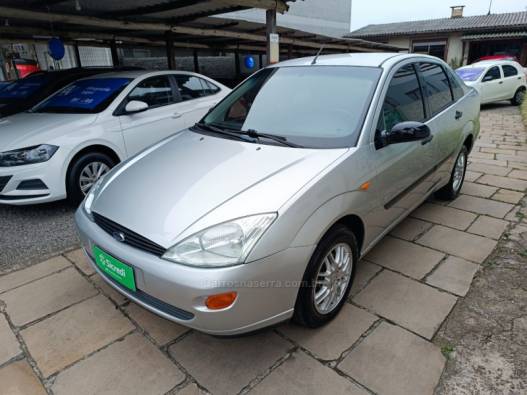 FORD - FOCUS - 2003/2003 - Prata - R$ 19.900,00