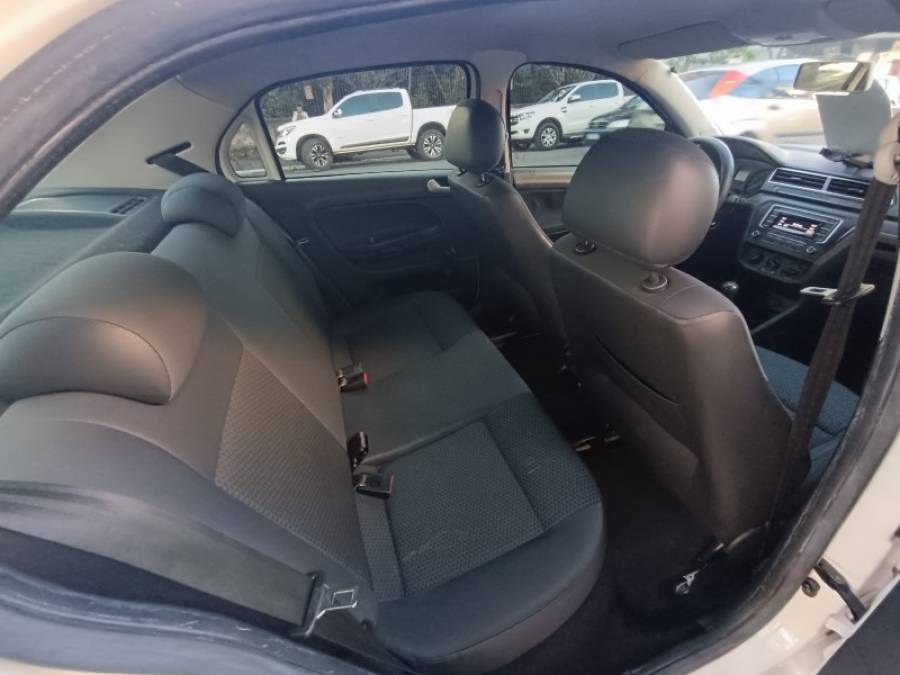 VOLKSWAGEN - VOYAGE - 2016/2017 - Branca - R$ 46.900,00