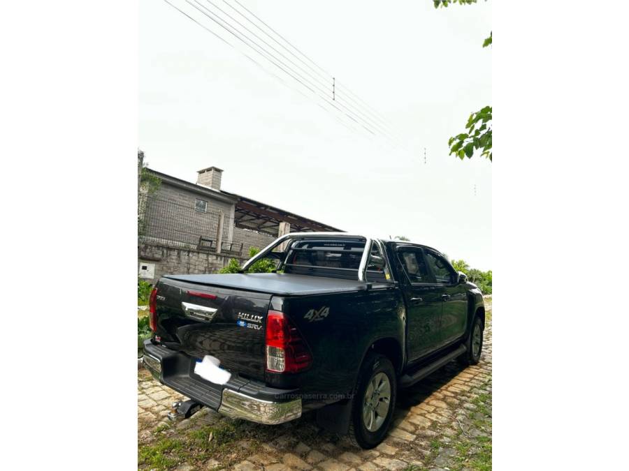 TOYOTA - HILUX - 2018/2018 - Preta - R$ 175.000,00