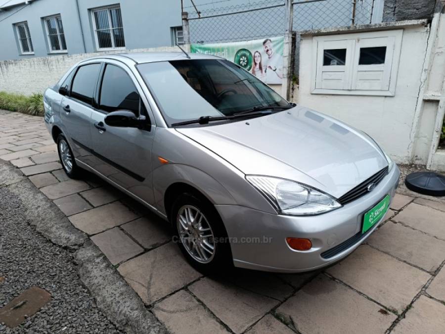 FORD - FOCUS - 2003/2003 - Prata - R$ 19.900,00