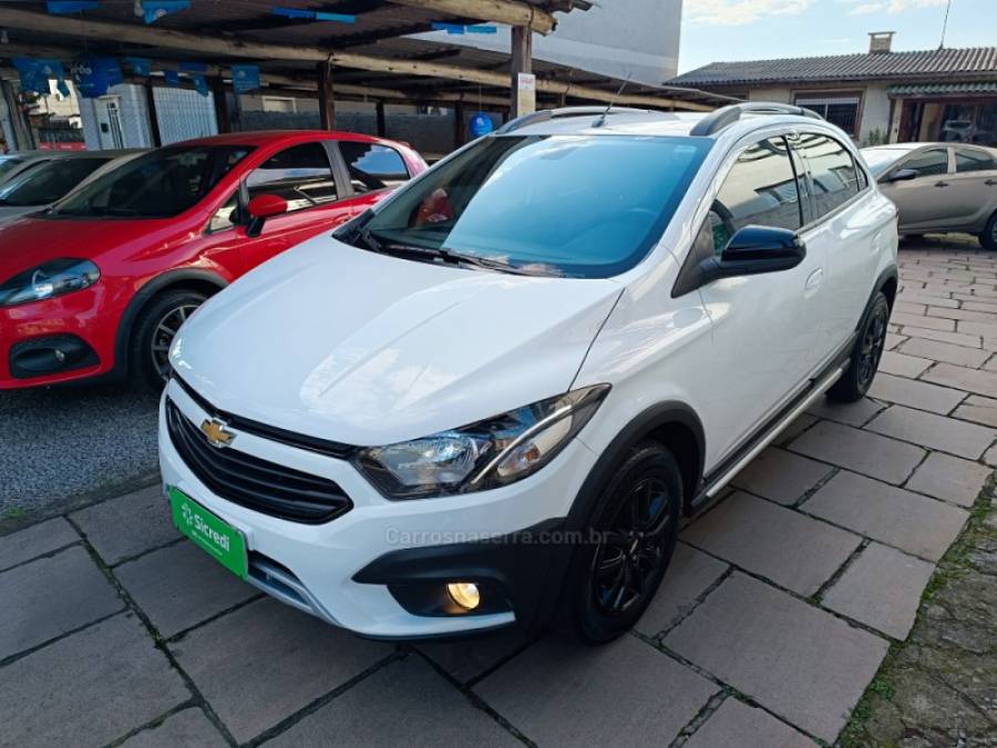 CHEVROLET - ONIX - 2018/2019 - Branca - R$ 69.900,00