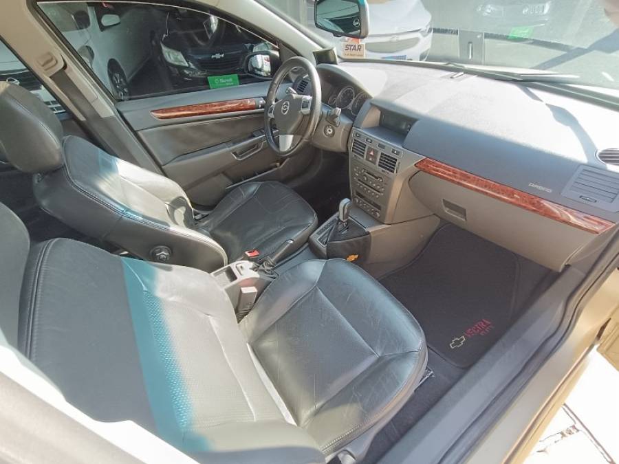 CHEVROLET - VECTRA - 2005/2006 - Dourada - R$ 39.500,00