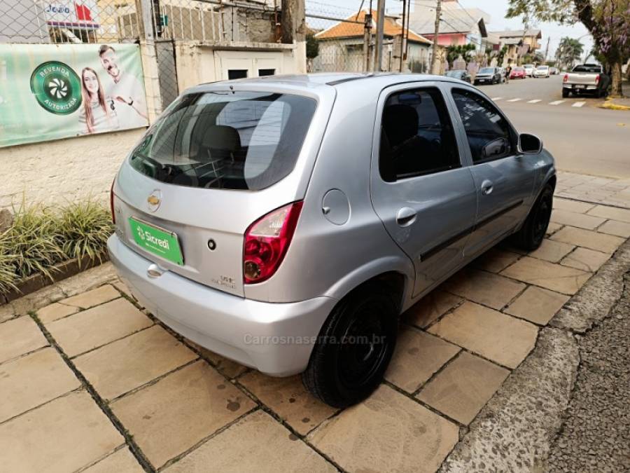 CHEVROLET - CELTA - 2006/2007 - Prata - R$ 21.900,00