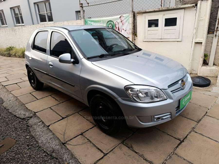 CHEVROLET - CELTA - 2006/2007 - Prata - R$ 21.900,00